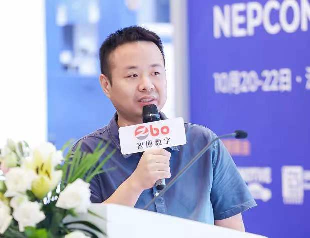 Бути найсильнішим мозком розумних сервісних роботів